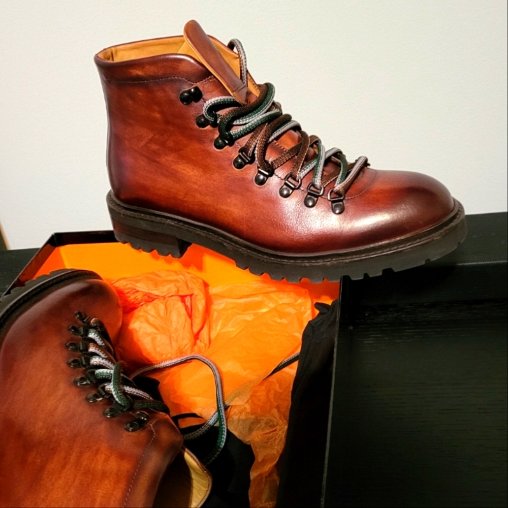 Brand New , Brand Name Magnanni size 9  Color Cognac